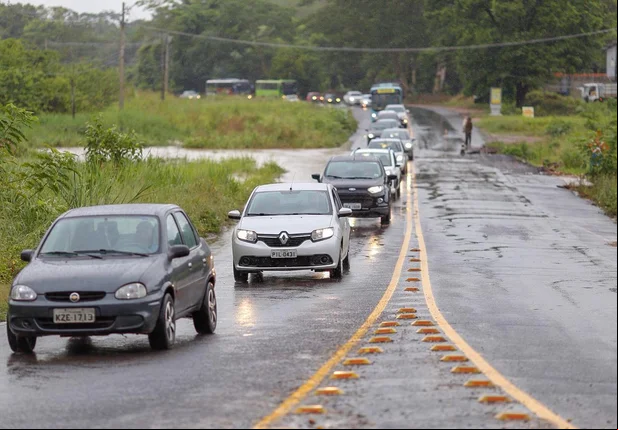 Trecho da BR-343 é interditado parcialmente pela PRF
