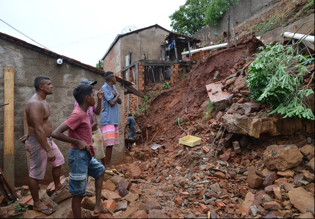 Chuva causa rastro de destruição na cidade de Picos