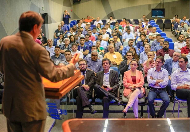 Fórum de Energia Solar é realizado no auditório do Sebrae