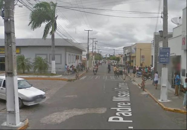 Rua onde aconteceu a tentativa de assalto a banco