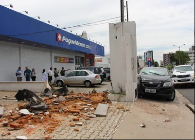 Acidente na Avenida Jóquei Clube