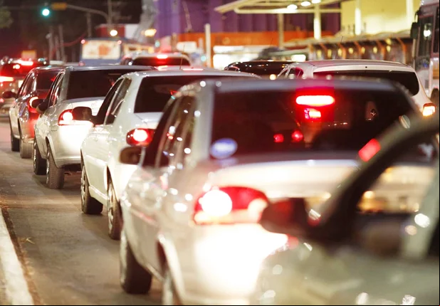 Motoristas realizam ato contra Lei do Uber na Frei Serafim 