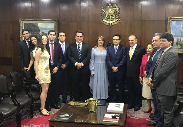 Autoridades em posse de Zé Santana