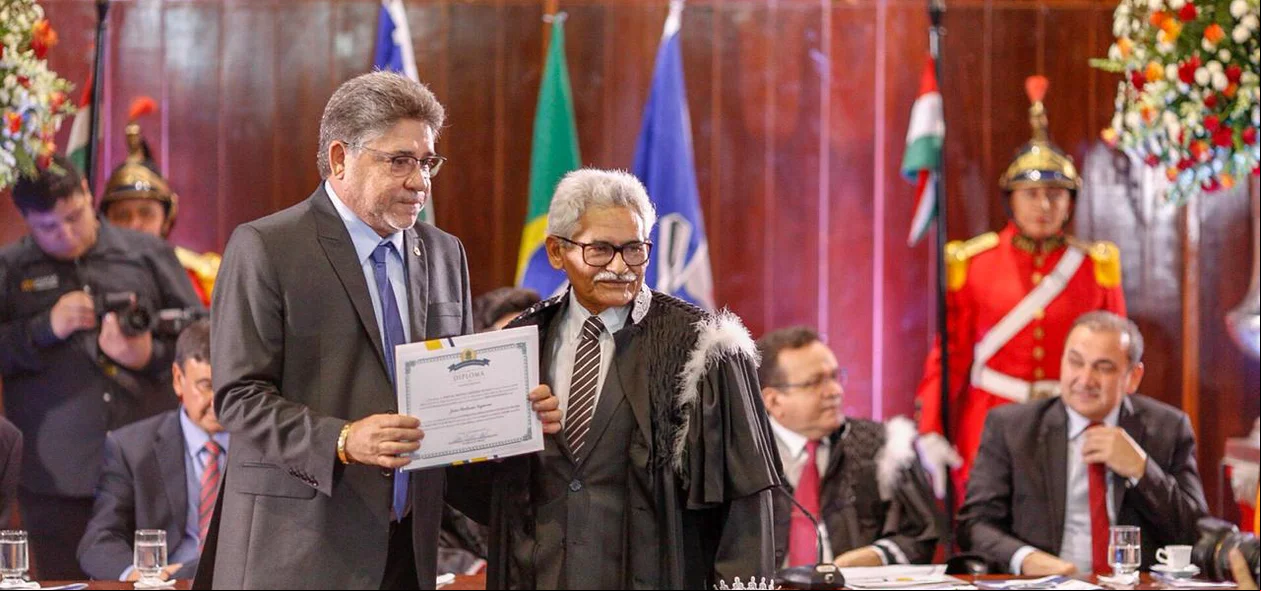 João Mádison sendo diplomado 