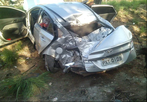 Carro ficou destruido