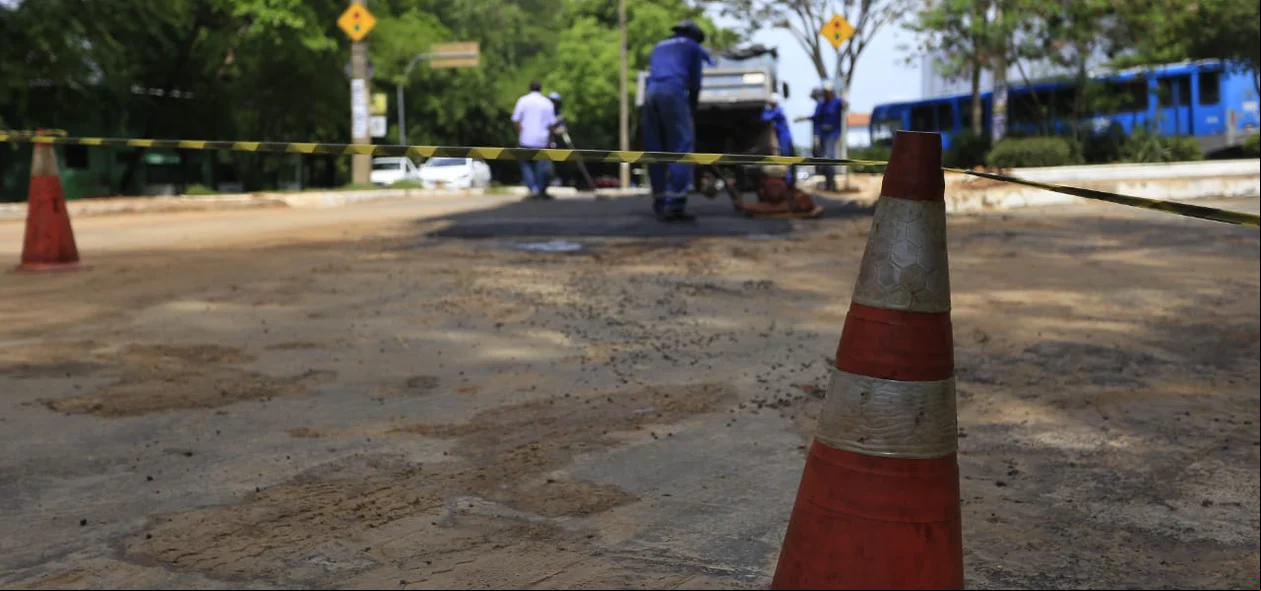 Local onde se abriu a cratera na Avenida Maranhão