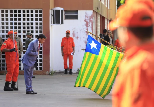Solenidade de formatura de 64 novos bombeiros no Piauí