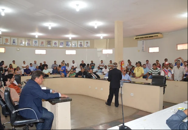 Sessão contou com a presença de nove vereadores