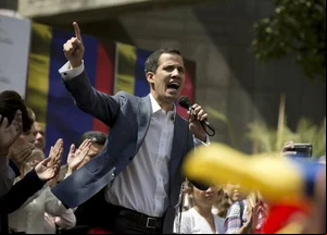 O líder opositor venezuelnao, Juan Guaído, discursa em Caracas