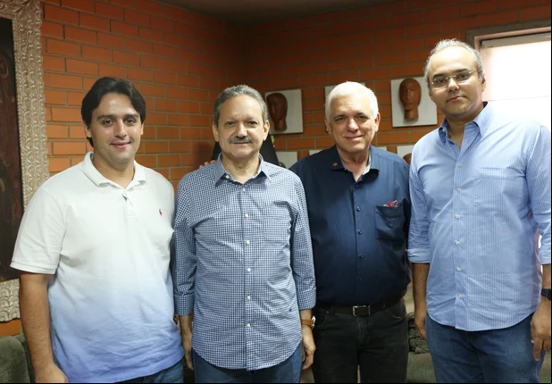 Os três deputados oficializaram o apoio na manhã de hoje