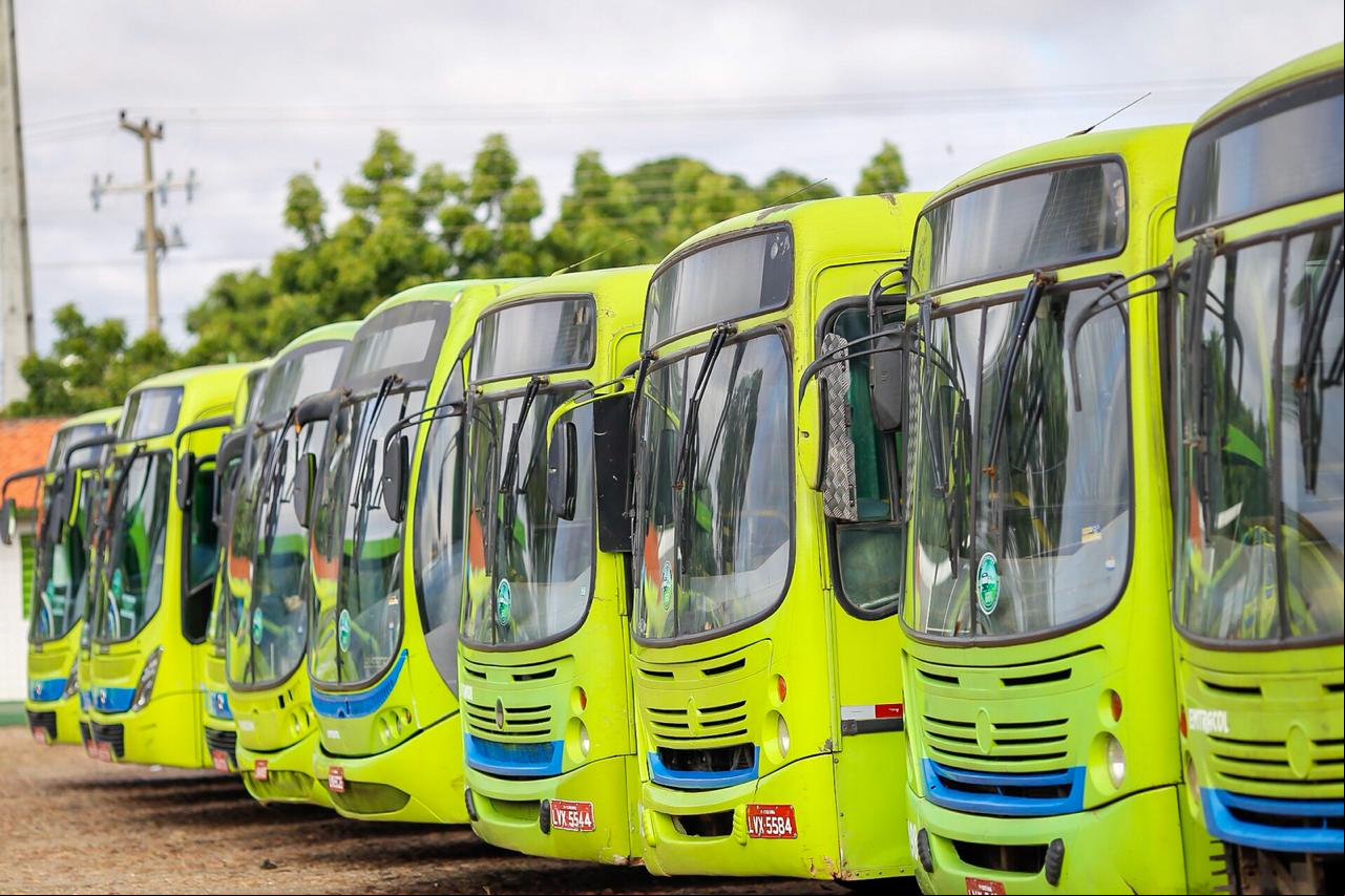 Ônibus da empresa Emtracol