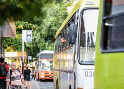 Ônibus clandestinos 