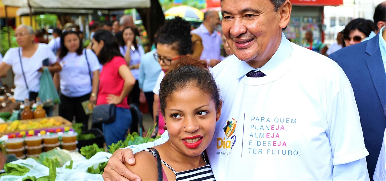 Wellington Dias cumprimentou populares durante o evento