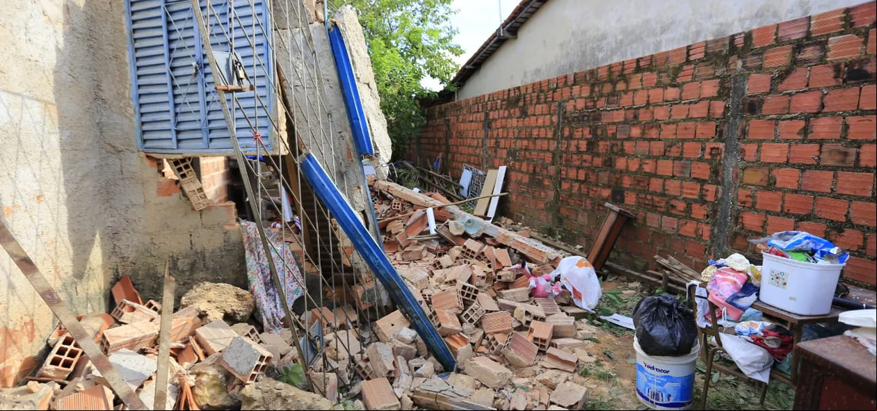 Destruição em residência na Wall Ferraz