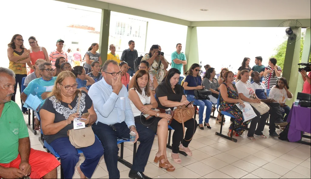 Público acompanha solenidade