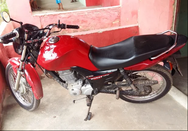 Motocicleta recuperada pela Polícia Militar 