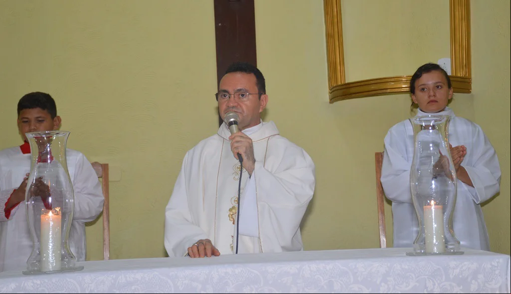 Missa solene foi presidida pelo Padre Joãozinho