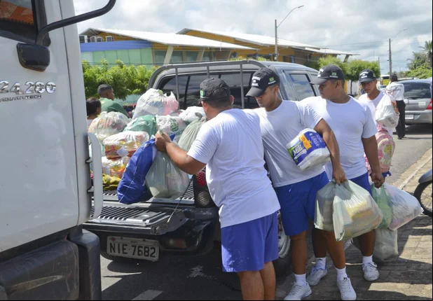 Fecomercio doa alimentos às vítimas de alagamentos em Parnaiba