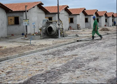 Casas sendo construídas 