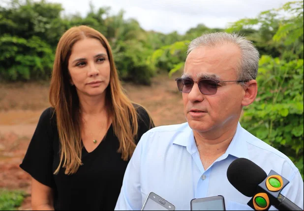 Prefeito Firmino Filho e Lucy Soares