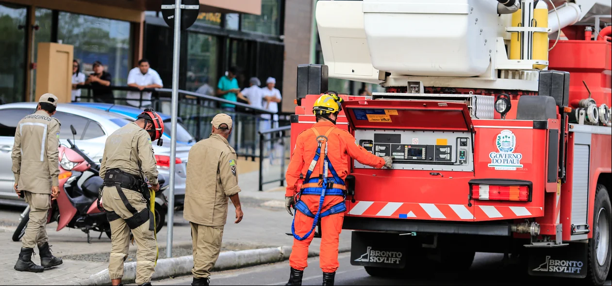 Corpo de Bombeiros está no local 