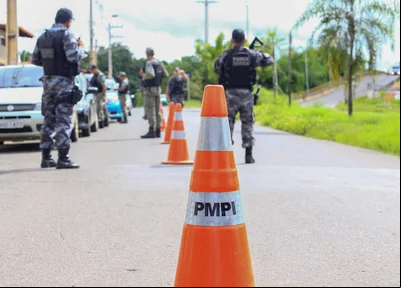 Polícia Militar realiza blitz