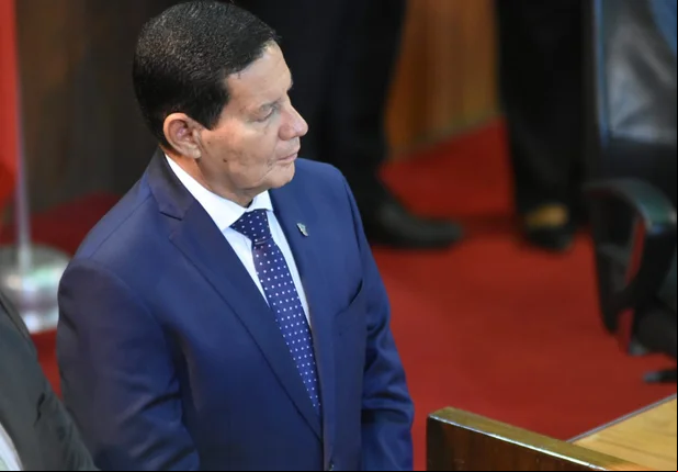 Hamilton Mourão recebe título de cidadão piauiense na Alepi