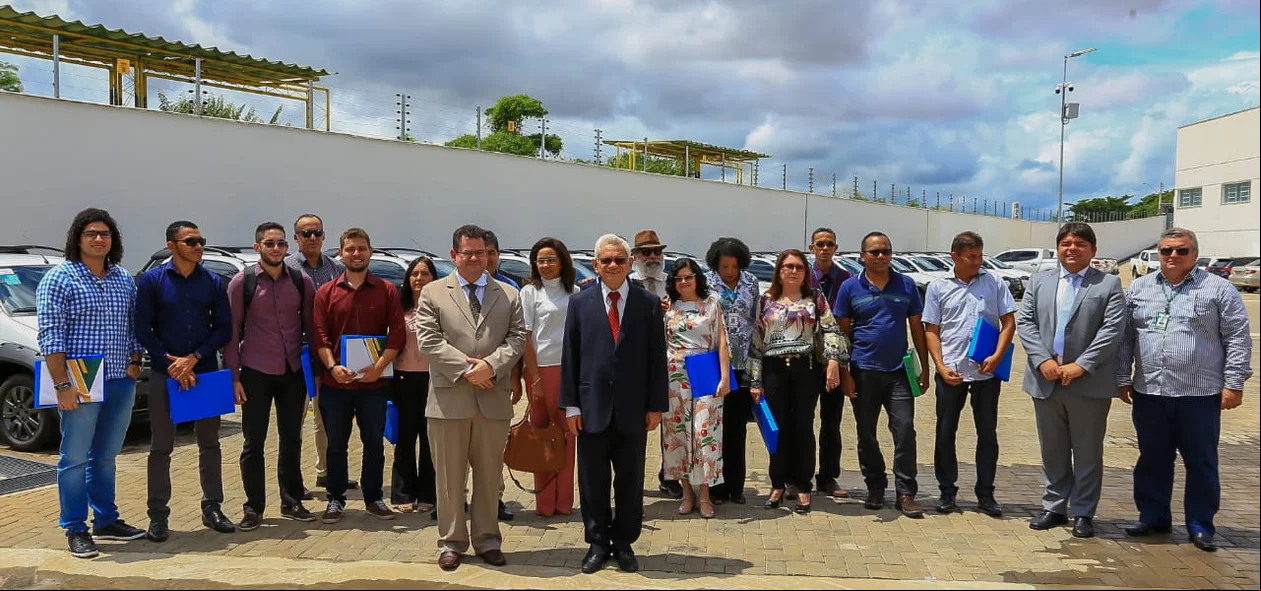 Entrega de veículos para cartórios do Piauí