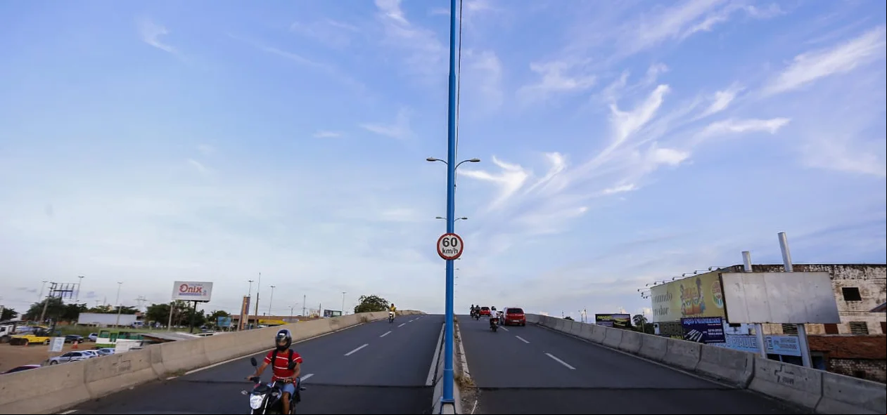 Tráfego no elevado flui normalmente