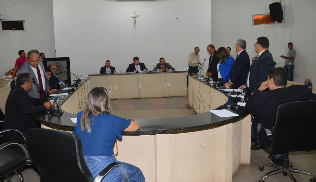 Projeto foi aprovado com nove votos a favor e cinco contra