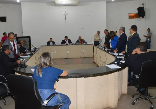 Projeto foi aprovado com nove votos a favor e cinco contra