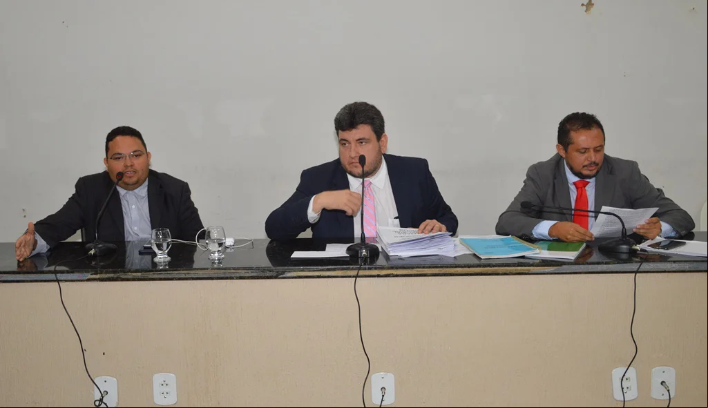 Sessão foi conduzida pelo presidente da Câmara, Hugo Victor (MDB)