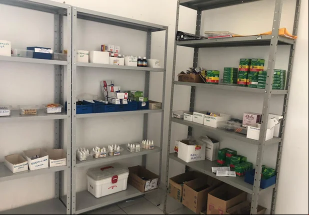 Os bandidos levaram medicamentos do local