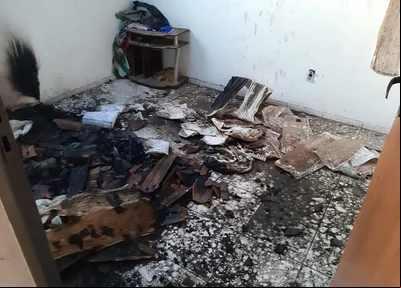 Residência abandonada pegou fogo