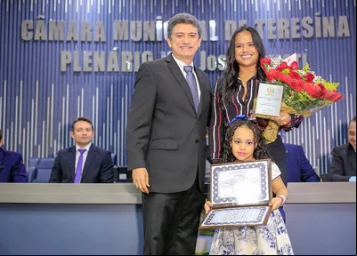 Germana Chaves recebe homenagem