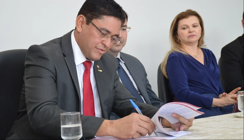 Procurador assina ato de regulamentação das secretarias unificadas
