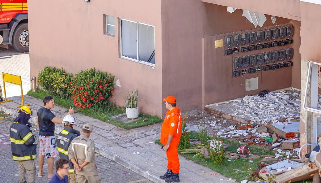 Corpo de bombeiros foi até o local da explosão 