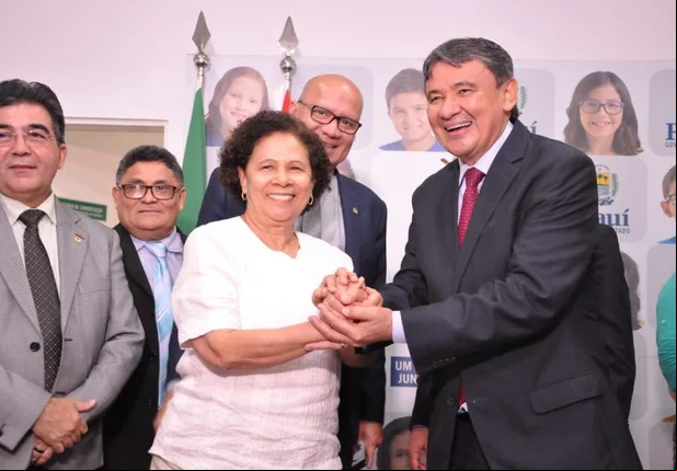 Transmissão de cargo aconteceu na manhã desta quinta-feira