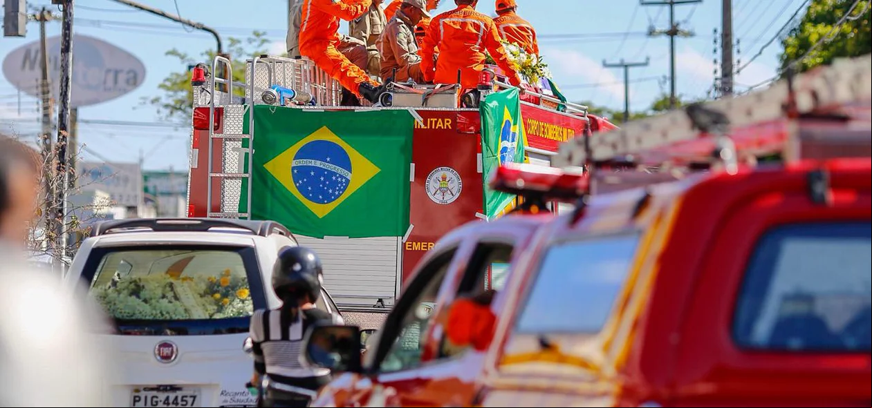 Corpo de Bombeiros prestaram suas homenagens 