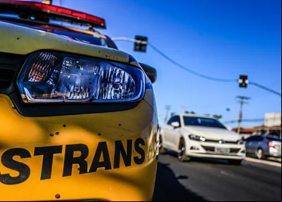Strans orientando o trânsito 