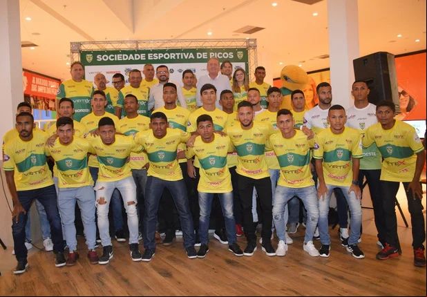 Diretoria do Picos apresenta comissão técnica aos torcedores