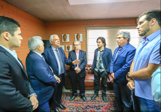Themístocles se reúne com reitor Arimatéia Dantas Lopes