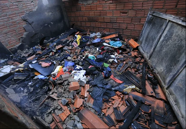 Incêndio destrói residência no Parque Universitário em Teresina