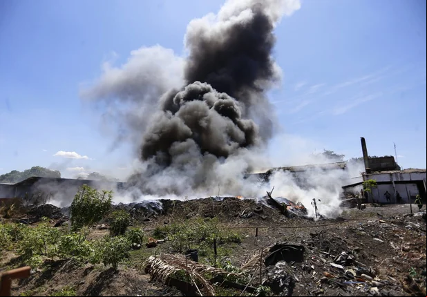 Incêndio atinge fábrica de borracha na zona sul de Teresina