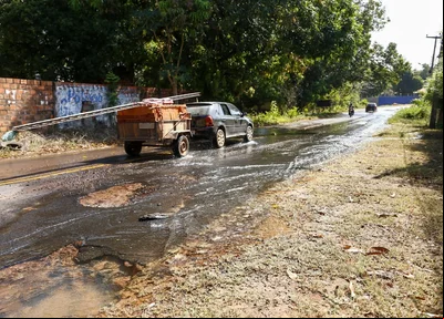 Vazamento de água na Avenida Oscar Filho prejudica moradores