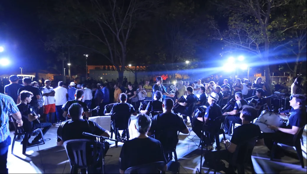 Apresentação da orquestra sinfônica na solenidade de inauguração de novo parque