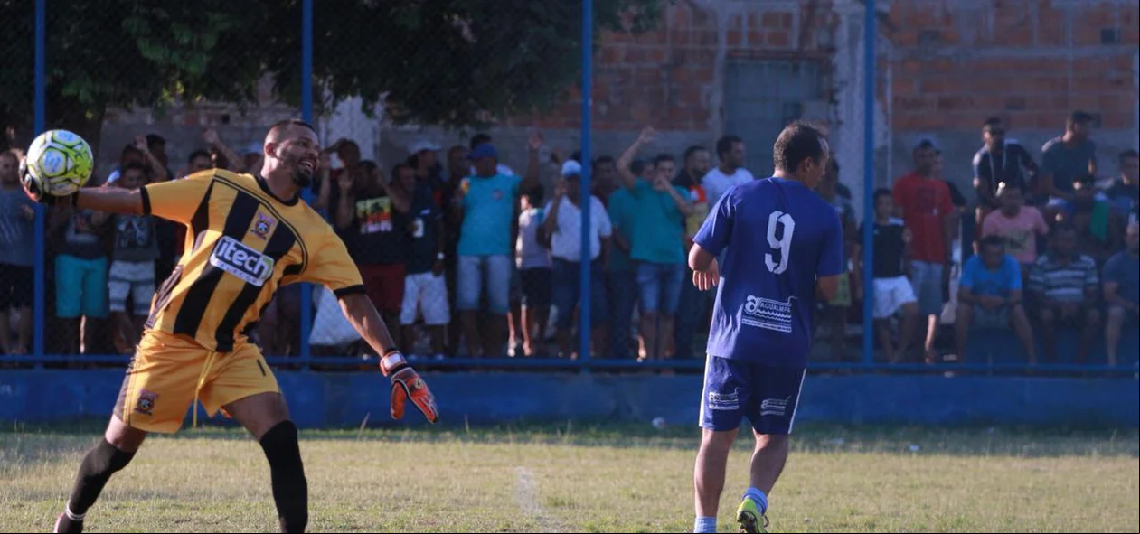 Reposição de bola para a equipe do Inforcopy