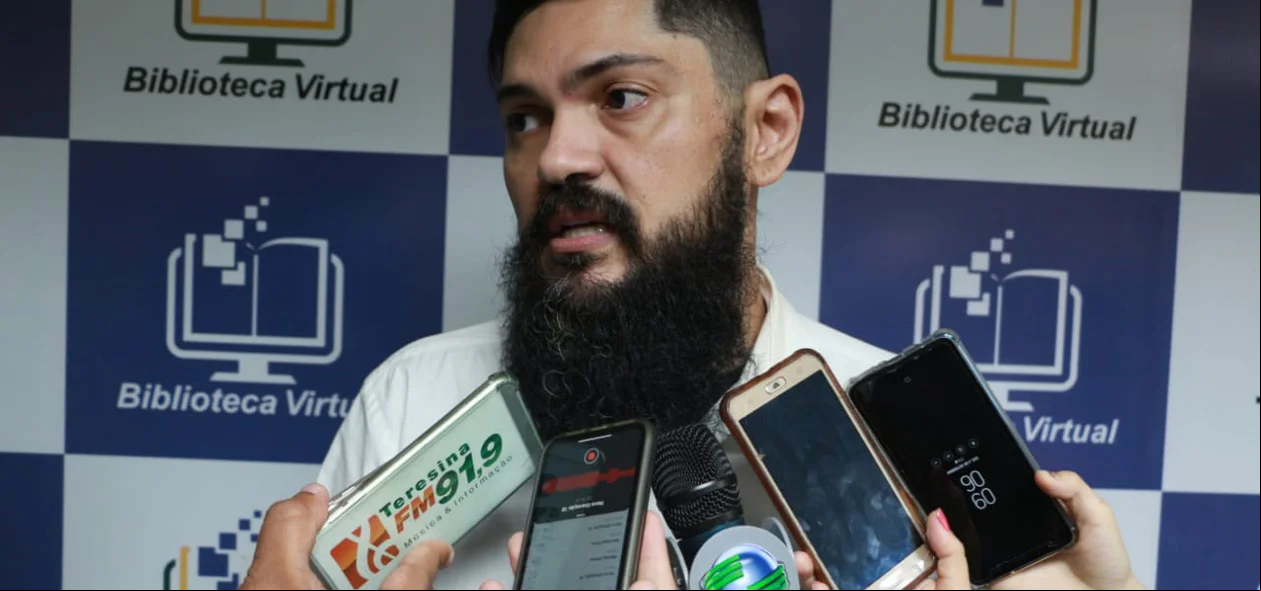 Patrício Noé durante entrevista no TRE-PI