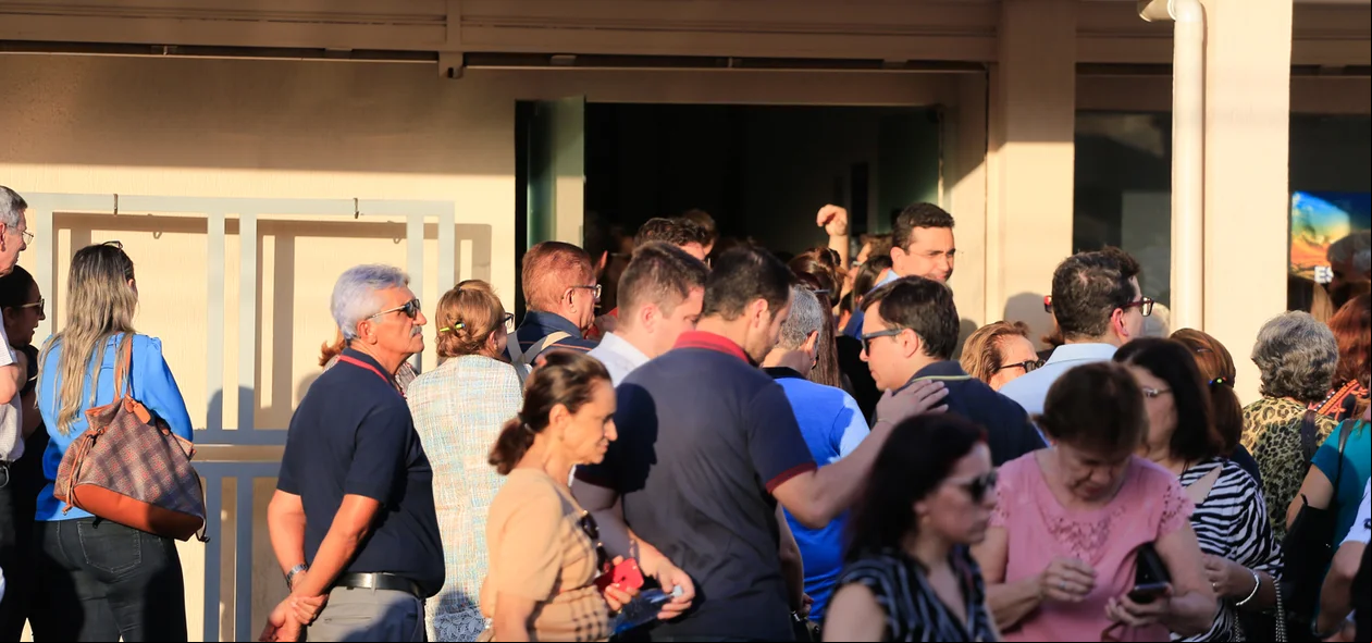 Familiares e amigos do médico Tovar Luz 