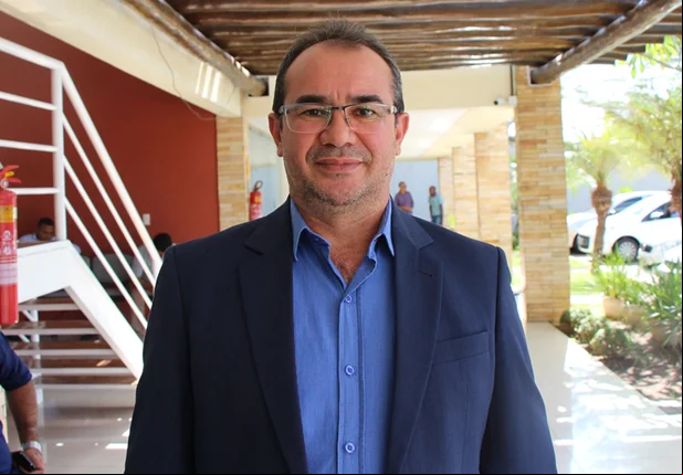 Osvaldo Bonfim, prefeito de Nazária 
